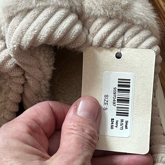 Fadivo Plush Slippers Brick Bubble Pattern Round Tan Size Small - Picture 4 of 4